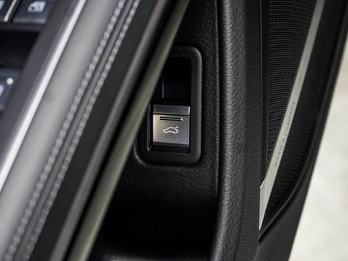 Used 2024 Audi S8 w/ S8 Comfort Plus Package AWD/4WD image 48