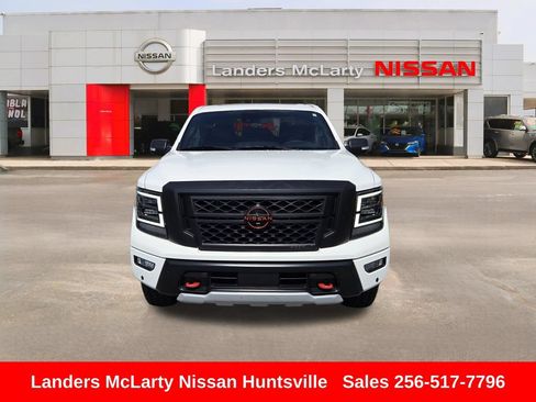 Used 2024 Nissan Titan PRO-4X w/ Pro-4x Convenience Package AWD/4WD image 11