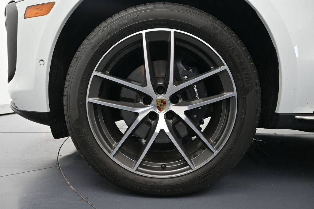 Used 2026 Porsche Macan Turbo AWD/4WD image 30