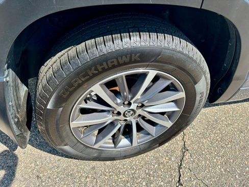 Used 2018 Toyota Highlander XLE image 38