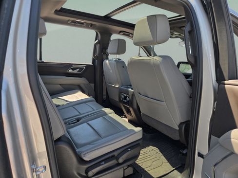 Used 2023 GMC Yukon XL SLT w/ SLT Luxury Package RWD image 26