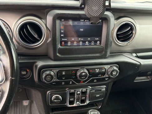 Used 2021 Jeep Wrangler Unlimited Sahara AWD/4WD image 24