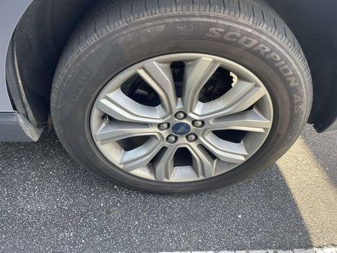 Used 2020 Ford Edge Titanium w/ Equipment Group 301A image 8