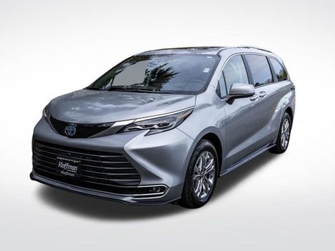Used 2024 Toyota Sienna Platinum AWD/4WD image 13