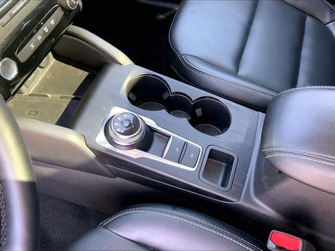 Certified 2025 Ford Escape Platinum image 16