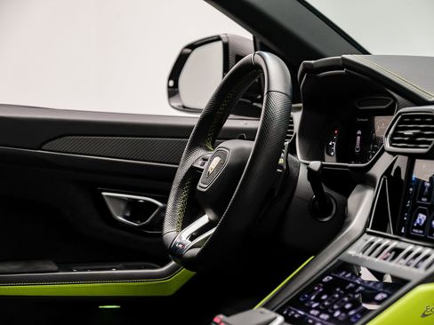 Used 2022 Lamborghini Urus AWD/4WD image 64