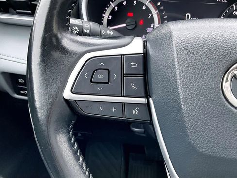 Used 2023 Toyota Highlander XLE AWD/4WD image 24