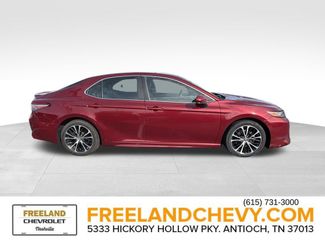 Used 2018 Toyota Camry SE video 2