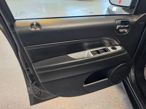 Used 2016 Jeep Compass High Altitude AWD/4WD image 9