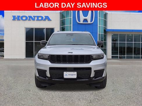 Used 2025 Jeep Grand Cherokee L Laredo RWD image 8
