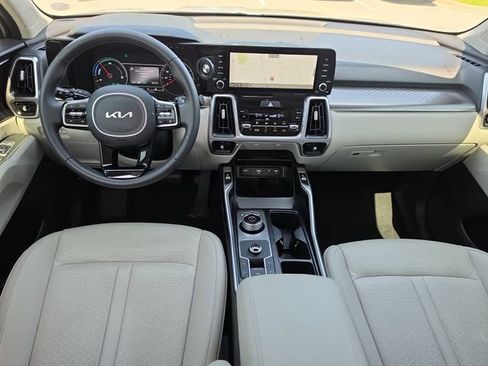 Certified 2023 Kia Sorento EX w/ Panoramic Sunroof Package FWD image 8