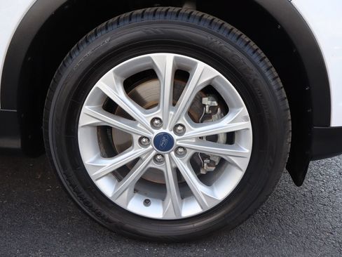 Used 2017 Ford Escape SE AWD/4WD image 45