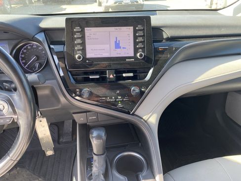 Used 2022 Toyota Camry SE image 13