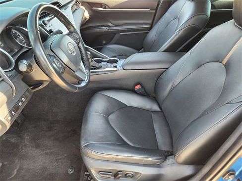 Used 2020 Toyota Camry XLE image 14