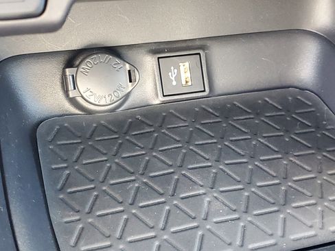 Used 2025 Toyota RAV4 XLE Premium image 34