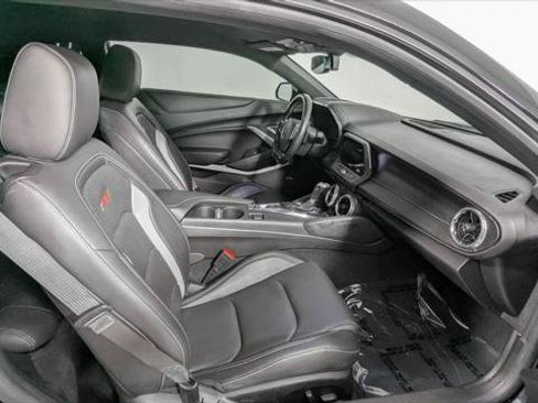 Used 2020 Chevrolet Camaro LT w/ Technology Package RWD image 18