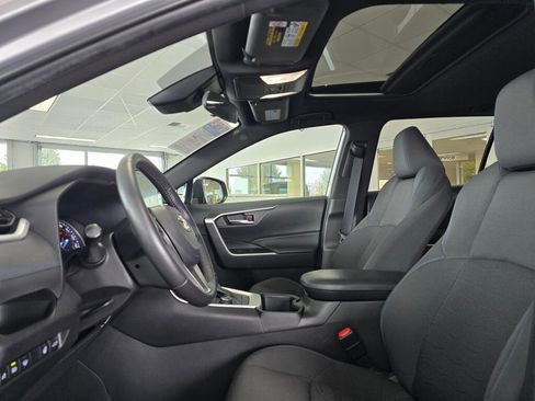 Used 2022 Toyota RAV4 SE w/ Convenience Package image 22