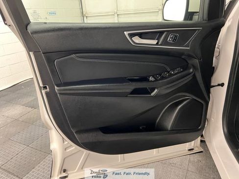 Used 2018 Ford Edge Titanium w/ Ford Safe & Smart Package image 24