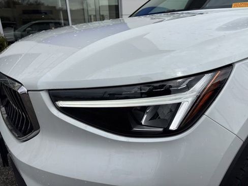 Used 2025 Volvo XC40 B5 Core AWD/4WD image 10