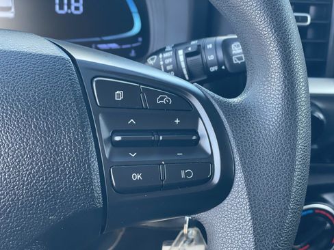 Certified 2023 Hyundai Venue SE image 9