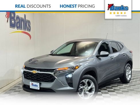 New 2026 Chevrolet Trax LS w/ LS Convenience Package FWD image 1