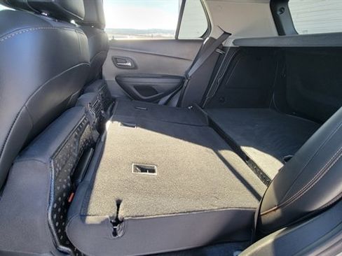 Used 2020 Chevrolet Trax LT w/ Sun & Sound Package image 46