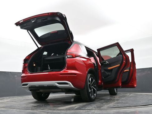 Used 2024 Mitsubishi Outlander SEL image 50