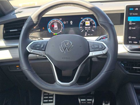 Used 2025 Volkswagen Tiguan SE R-Line AWD/4WD image 19