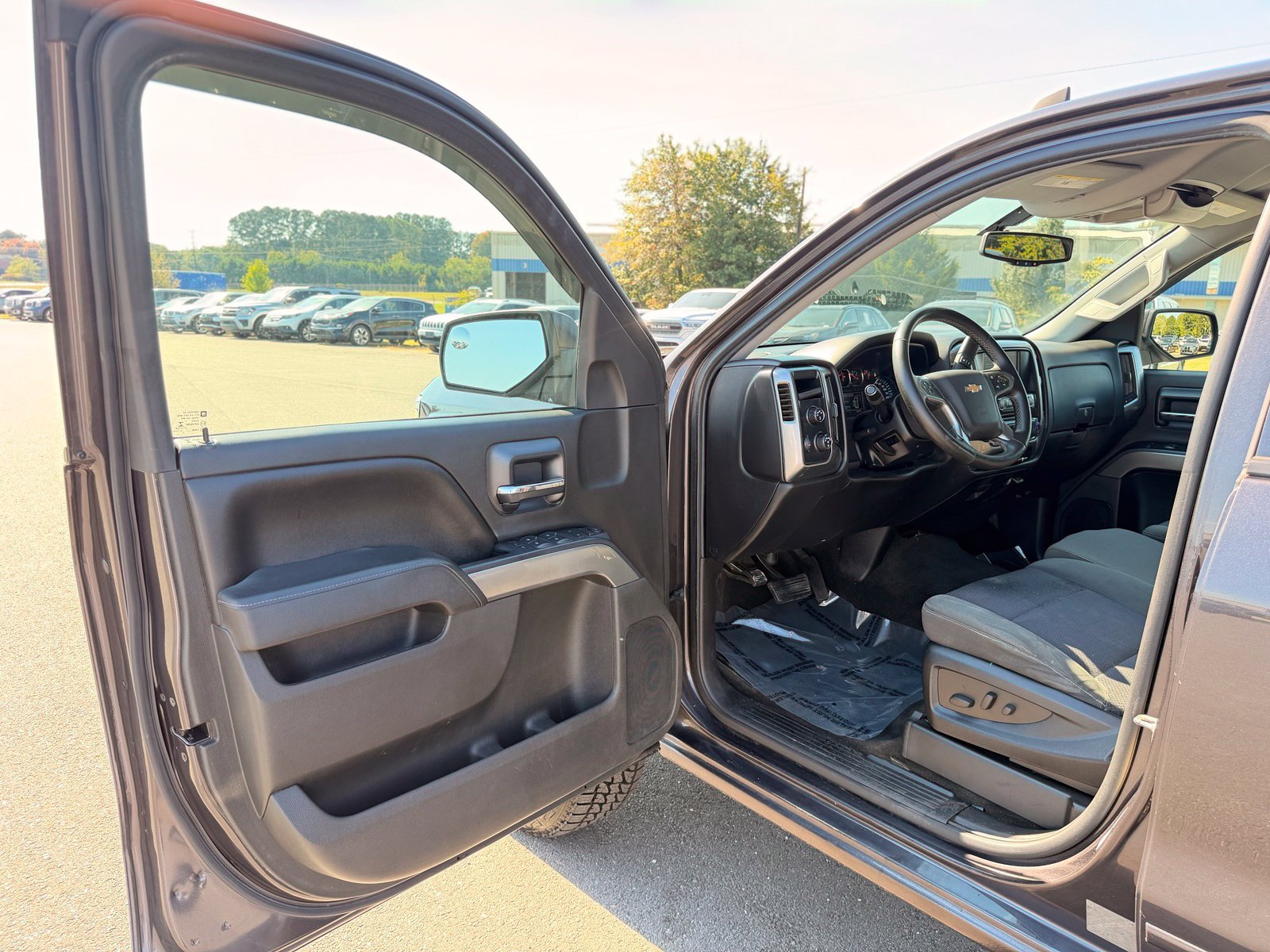 Used 2015 Chevrolet Silverado 1500 LT w/ All Star Edition AWD/4WD image 18