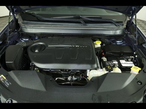 Used 2019 Jeep Cherokee Latitude w/ Popular Appearance Group image 19