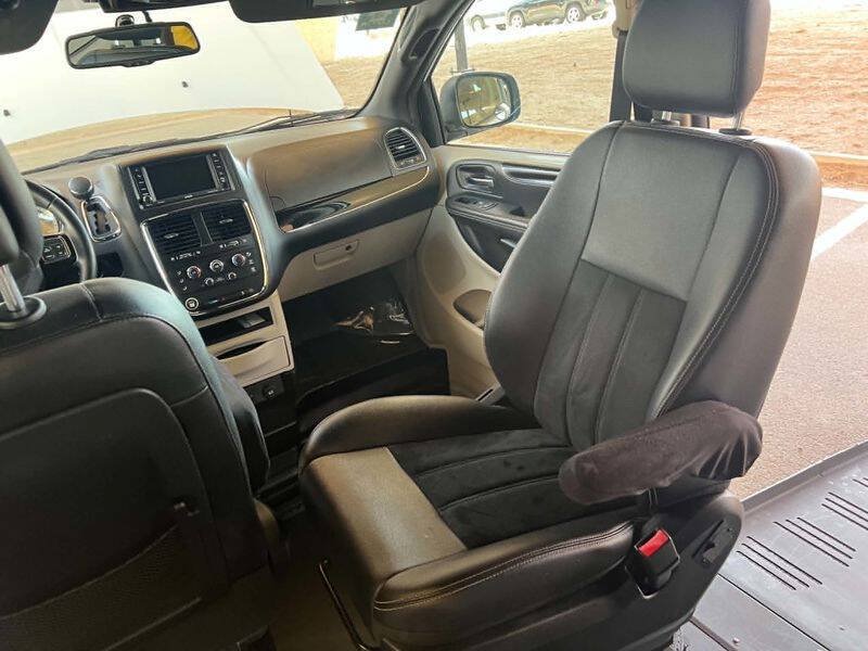 Used 2018 Dodge Grand Caravan SXT FWD image 50