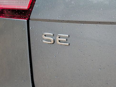 Used 2024 Volkswagen Tiguan SE AWD/4WD image 44