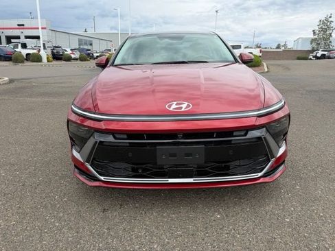 Used 2025 Hyundai Sonata Limited FWD image 2