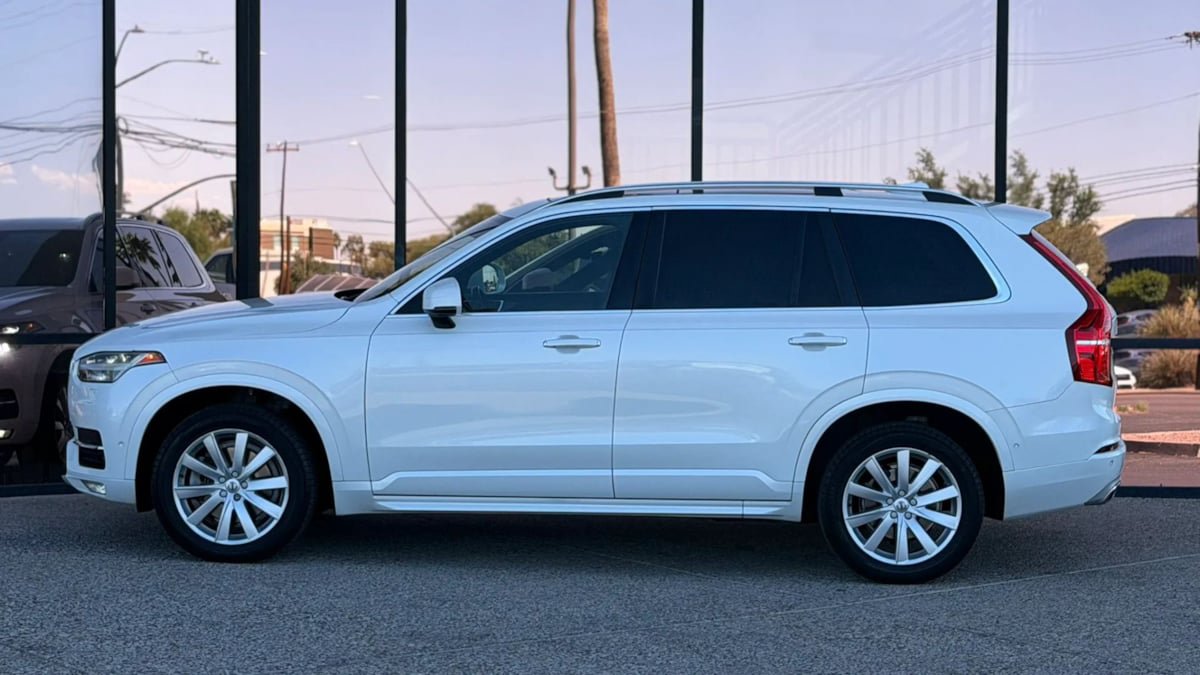 Used 2016 Volvo XC90 T6 Momentum w/ Momentum Plus Package AWD/4WD image 6
