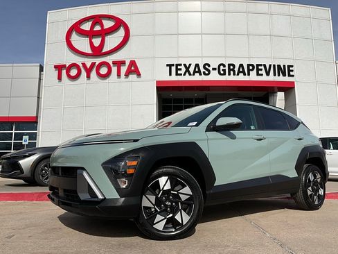 Used 2025 Hyundai Kona SEL image 2