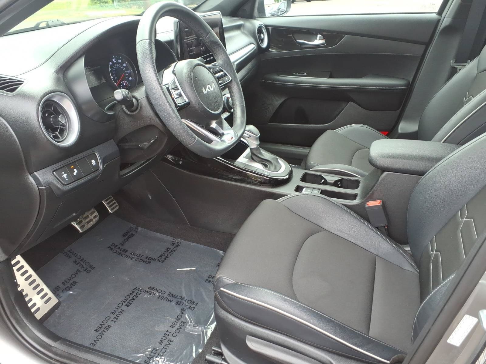 Used 2023 Kia Forte GT-Line w/ GT-Line Technology Package FWD image 11