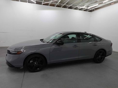 Used 2025 Honda Accord Sport image 8
