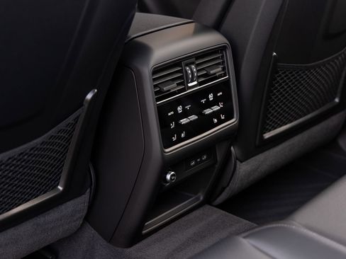 Certified 2026 Porsche Cayenne AWD/4WD image 27