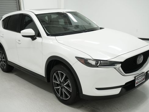Used 2018 MAZDA CX-5 Touring w/ Preferred Equipment Package FWD image 3