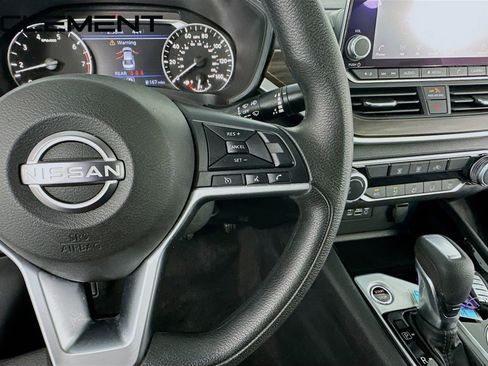 Used 2024 Nissan Altima 2.5 SV image 17