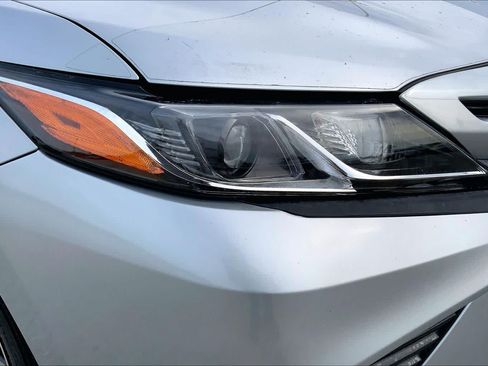 Used 2018 Toyota Camry SE w/ Convenience Package FWD image 27