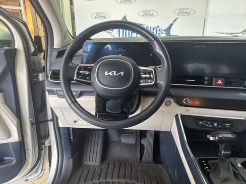 Used 2025 Kia Carnival EX FWD image 14
