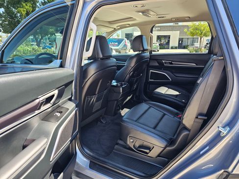 Used 2025 Kia Telluride S image 18