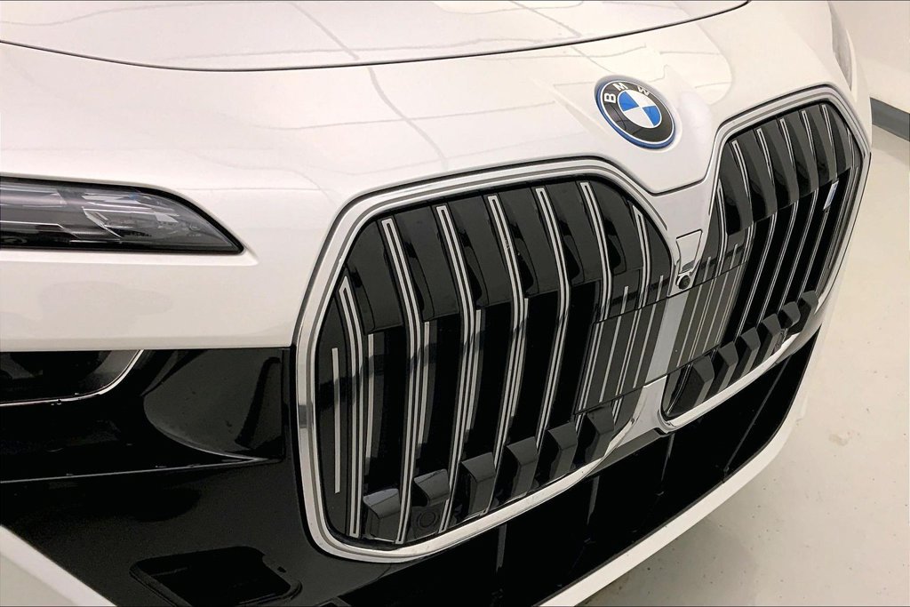 Certified 2023 BMW i7 xDrive60 AWD/4WD image 28