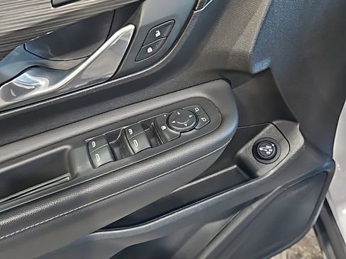 Used 2024 GMC Terrain SLT image 26