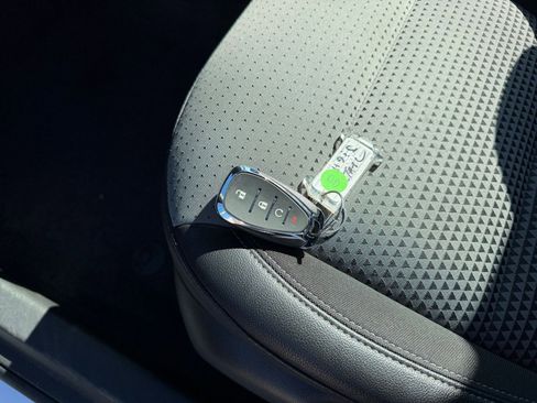 Used 2025 Chevrolet Trax LT image 22