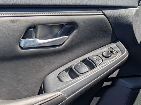 Used 2025 Nissan Sentra SV FWD image 13