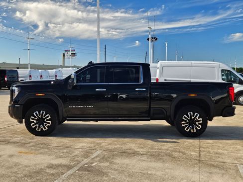Used 2025 GMC Sierra 2500 Denali Ultimate image 7