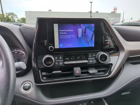 Certified 2025 Toyota Highlander LE FWD image 19