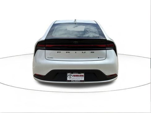 Used 2025 Toyota Prius LE image 4